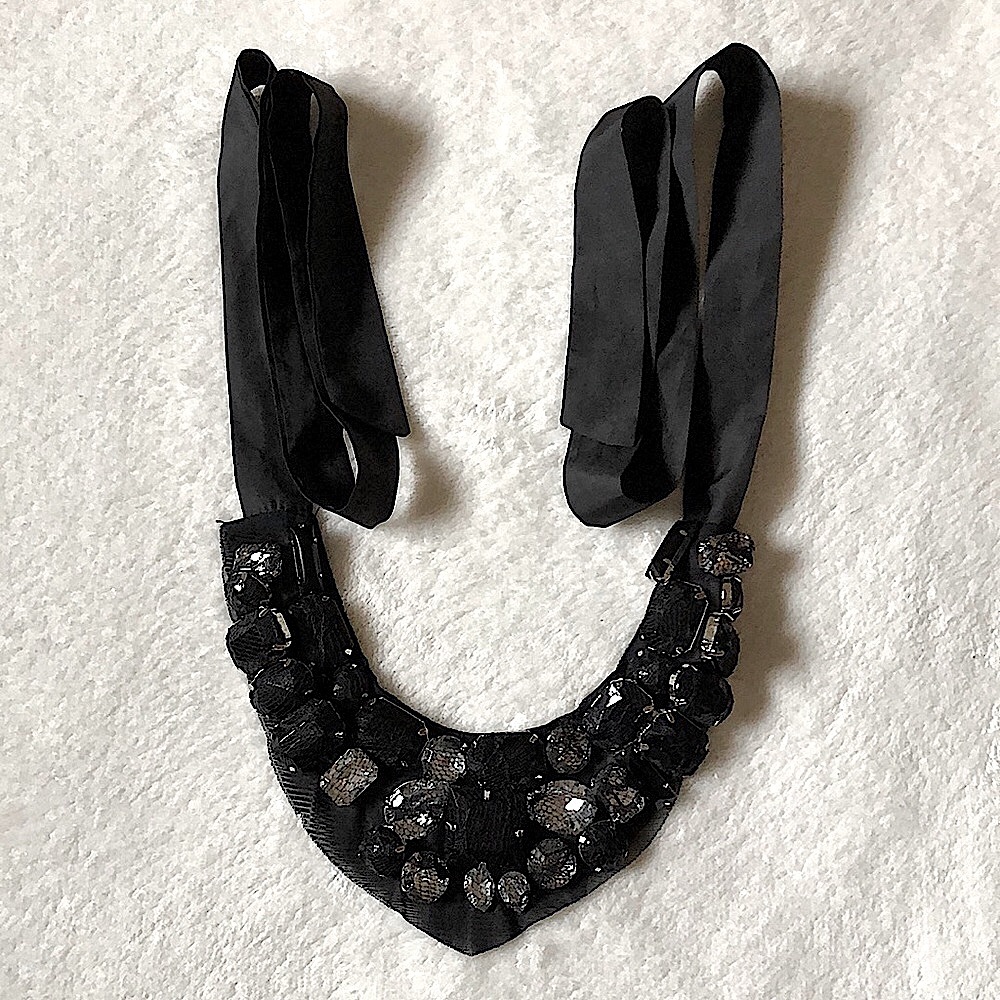 ❤️ for discount! 🖤 EUC Chunky Black Mesh, Faux Stones, Satin Tie Bib Necklace